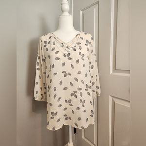 Blouse with neck detail
